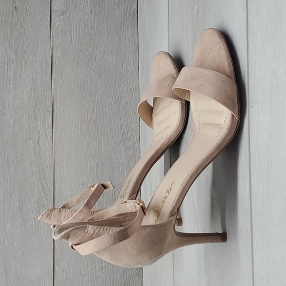 Lulu's Womens "Like New" Pubkished Author Ankle Strap Suede Heels shoes 8 - Picture 3 of 13